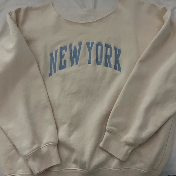 Brandy Melville Sweaters - Brandy Melville Crew Sweatshirt